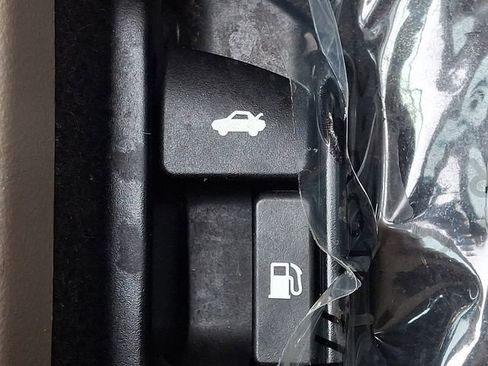 Used 2014 Toyota Camry LE image 25