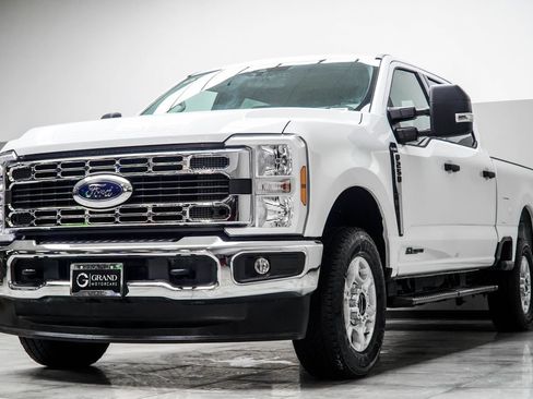 Used 2025 Ford F250 XLT AWD/4WD image 10