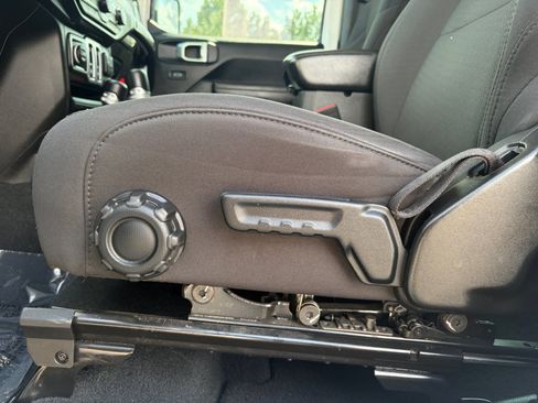 Used 2022 Jeep Wrangler Sport AWD/4WD image 15