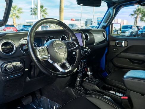 Used 2022 Jeep Wrangler Unlimited Sahara image 2