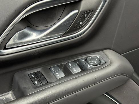 Used 2024 Chevrolet Tahoe Z71 w/ Luxury Package image 9