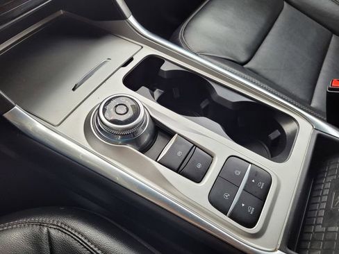 Used 2023 Ford Explorer Limited image 12