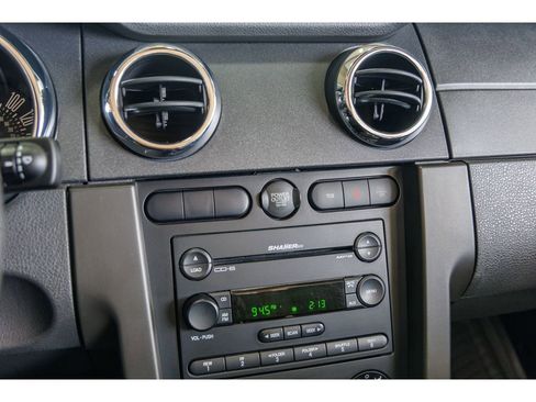 Used 2005 Ford Mustang GT RWD image 28