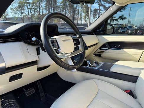 Used 2023 Land Rover Range Rover SE image 12