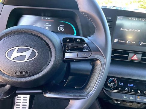 Used 2025 Hyundai Elantra Sport FWD image 23