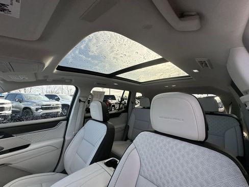 Used 2025 GMC Acadia Denali w/ Super Cruise Package image 22