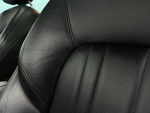 Used 2021 Maserati Levante Base image 16