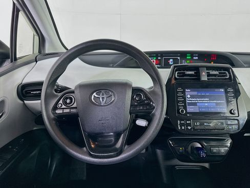 Used 2022 Toyota Prius LE image 17