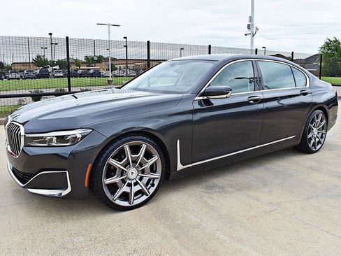 Used 2022 BMW 740i RWD image 11