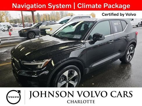 Used 2025 Volvo XC40 B5 Plus image 3
