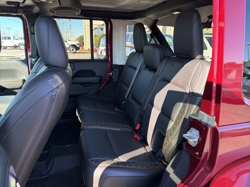 Used 2021 Jeep Wrangler Unlimited Sahara image 21