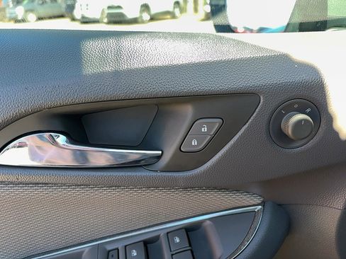 Used 2017 Chevrolet Cruze LT w/ Convenience Package image 16