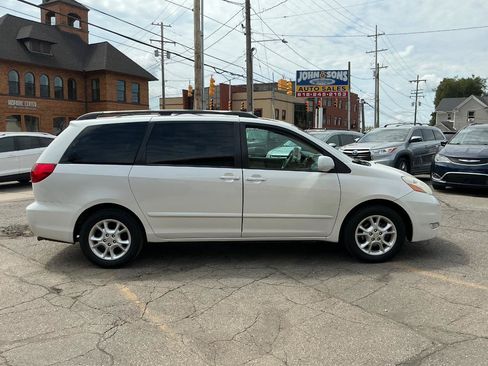 Used 2006 Toyota Sienna XLE w/ XLE Pkg 5 FWD image 3
