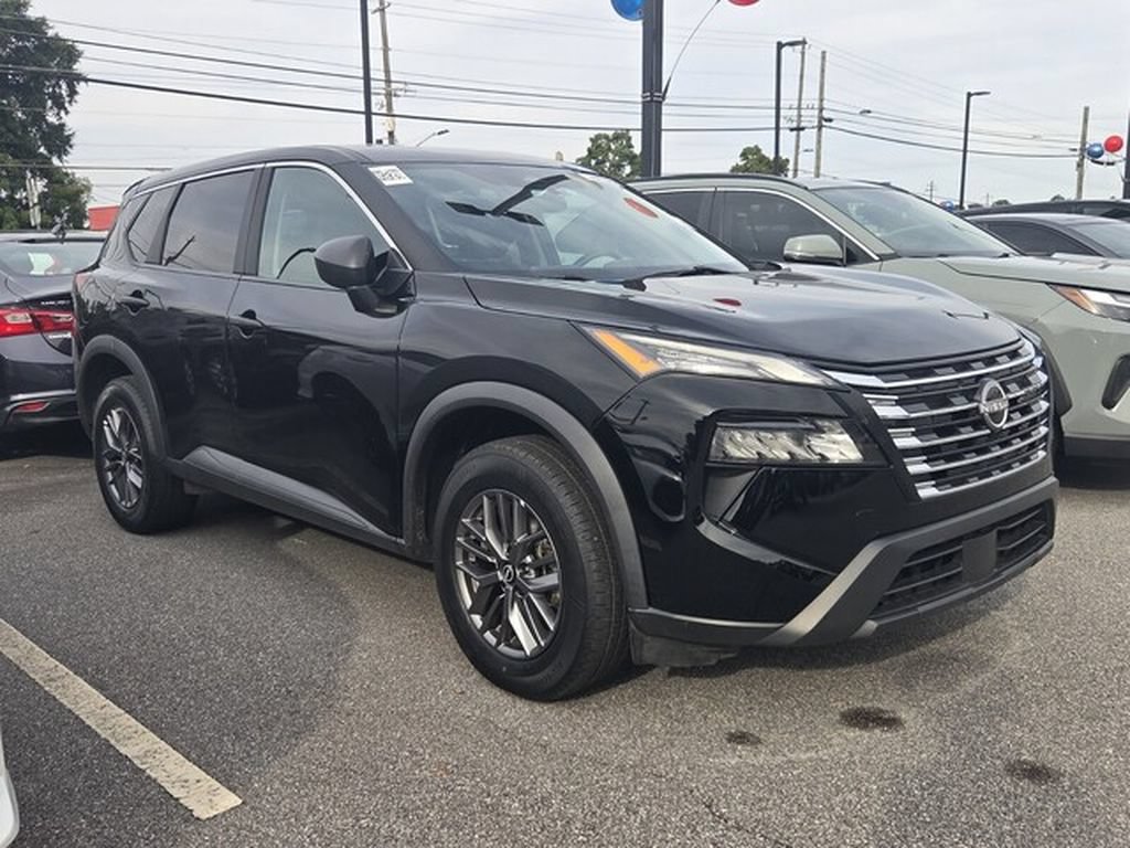 Used 2024 Nissan Rogue S AWD/4WD image 3