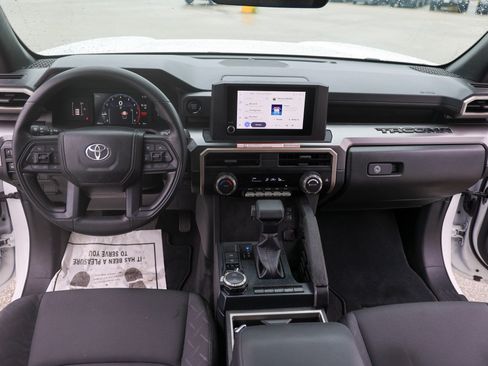 Certified 2025 Toyota Tacoma SR5 AWD/4WD image 35