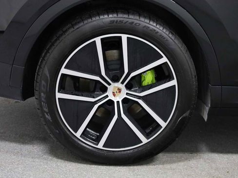 Certified 2025 Porsche Cayenne E-Hybrid AWD/4WD image 38