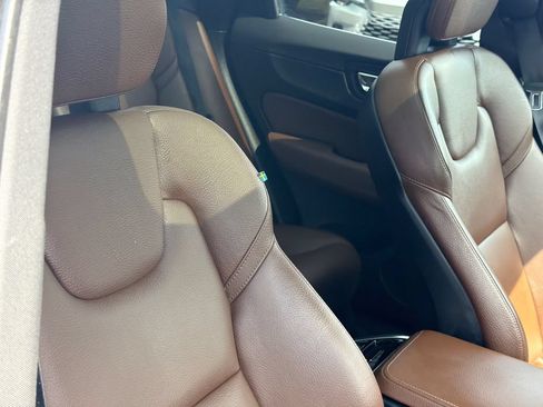 Used 2018 Volvo XC60 T5 Inscription w/ Convenience Package AWD/4WD image 11