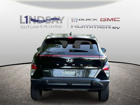 Used 2024 Hyundai Kona SEL AWD/4WD image 3