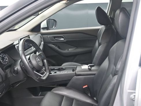 Used 2021 Nissan Rogue SV w/ Premium Package FWD image 16