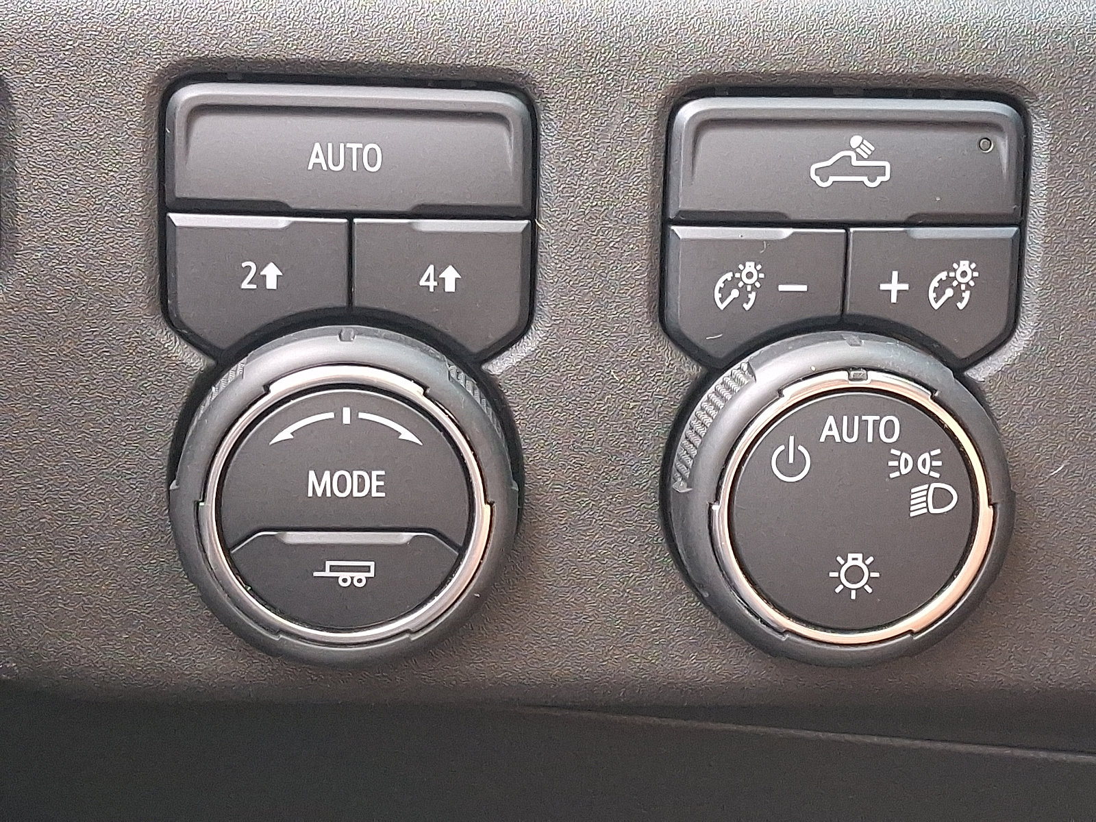 Used 2023 Chevrolet Silverado 1500 LT AWD/4WD image 25