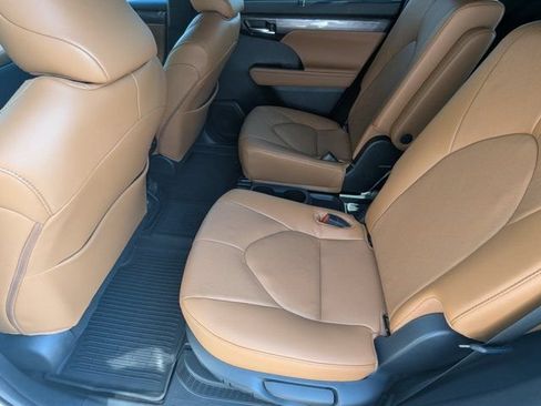 Used 2026 Toyota Highlander Platinum AWD/4WD image 18