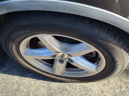 Used 2019 Ford Explorer XLT w/ Equipment Group 201A image 8