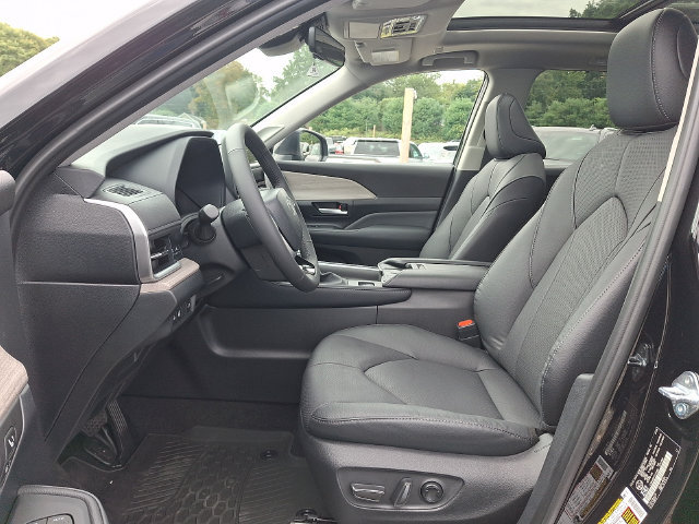 Used 2026 Toyota Grand Highlander AWD image 2