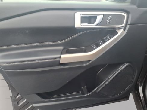 Used 2022 Ford Explorer XLT w/ Equipment Group 202A image 12