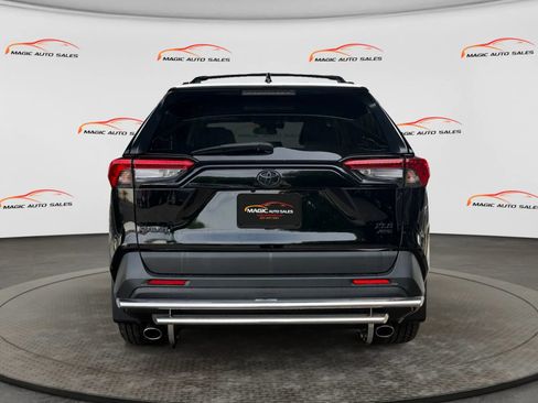 Used 2020 Toyota RAV4 XLE Premium AWD/4WD image 9