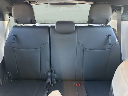 Used 2025 Toyota Sienna Platinum image 14