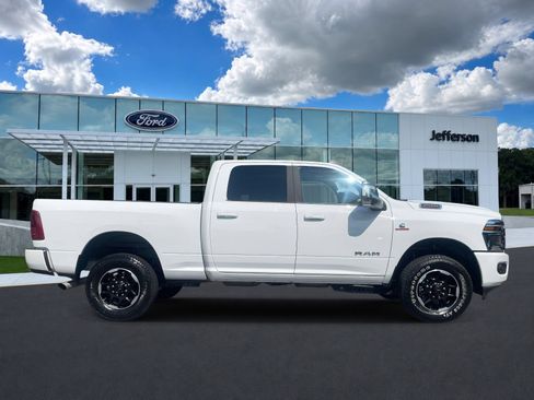 Used 2026 RAM 2500 Laramie AWD/4WD image 2