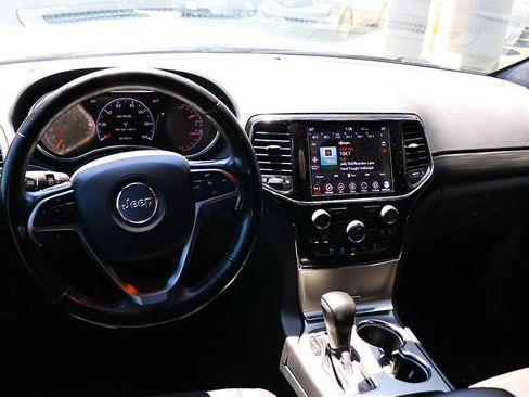 Used 2020 Jeep Grand Cherokee Laredo w/ 18" Wheel & 8.4" Radio Group AWD/4WD image 35