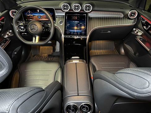 Used 2025 Mercedes-Benz GLC 300 4MATIC image 41