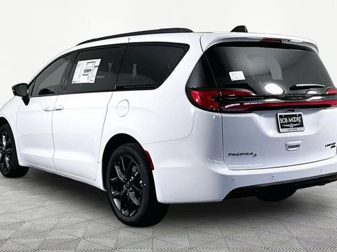 New 2027 Chrysler Pacifica Limited w/ S Appearance Package AWD/4WD image 4
