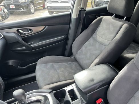 Used 2016 Nissan Rogue S w/ Appearance Package image 9