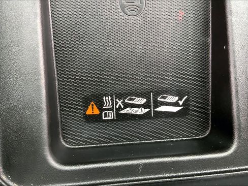 Used 2020 GMC Sierra 1500 SLT image 32