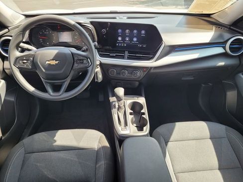 Used 2025 Chevrolet Trax LS image 9