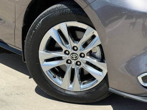 Used 2024 Toyota Sienna Limited AWD/4WD image 2