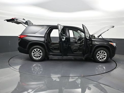 Used 2021 Chevrolet Traverse LS image 33