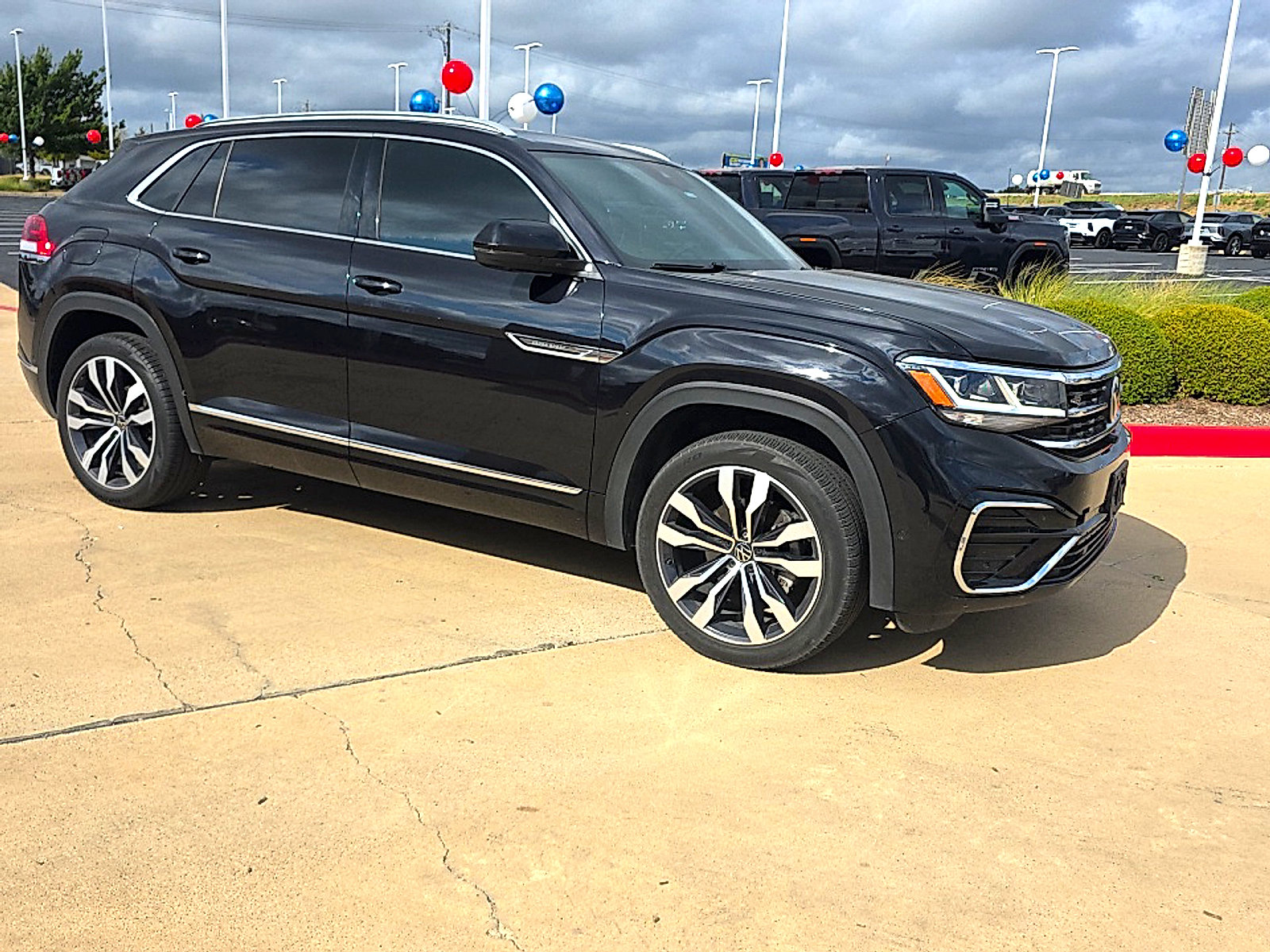 Used 2022 Volkswagen Atlas Cross Sport SEL Premium R-Line w/ Cross Sport MDO Package AWD/4WD image 5