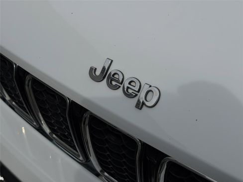 Used 2023 Jeep Grand Cherokee Overland image 28