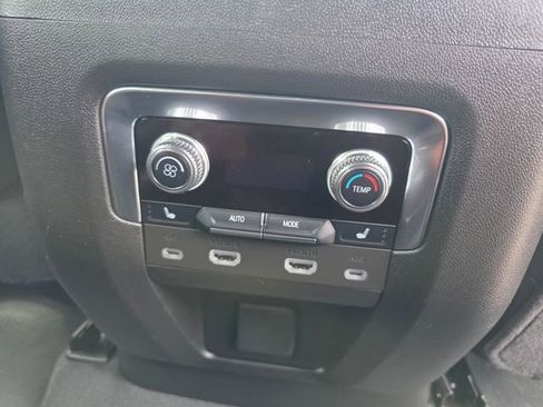 Used 2024 GMC Yukon XL Denali Ultimate AWD/4WD image 16