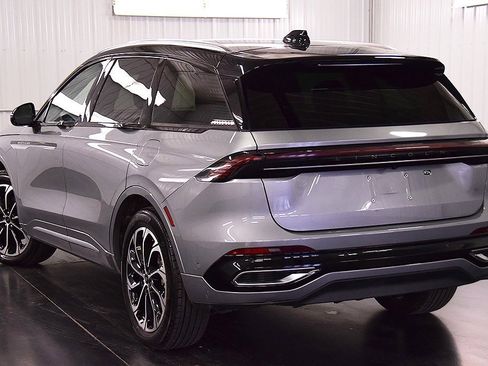 Used 2024 Lincoln Nautilus Reserve image 5