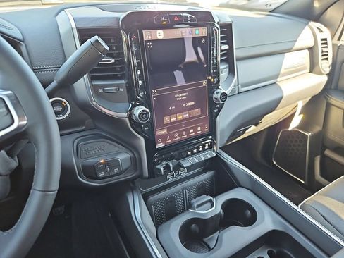 New 2026 RAM 2500 Laramie AWD/4WD image 19