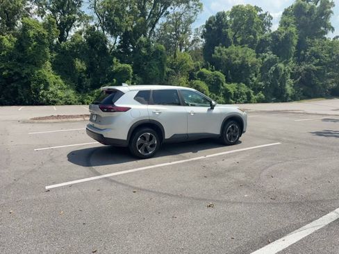 Used 2025 Nissan Rogue SV AWD/4WD image 14