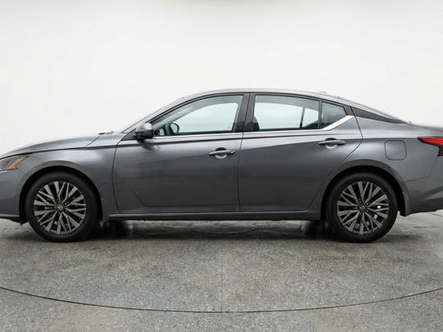 Used 2025 Nissan Altima 2.5 SV image 5