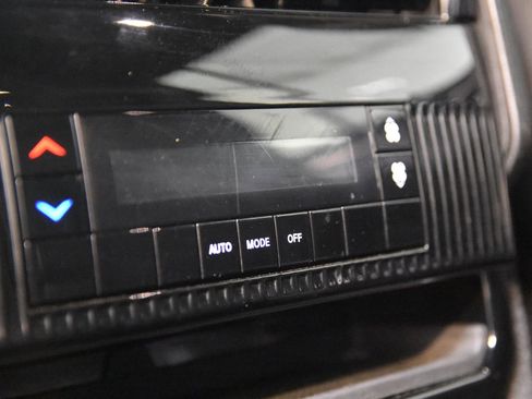 Used 2024 Jeep Wagoneer L Series II RWD image 35