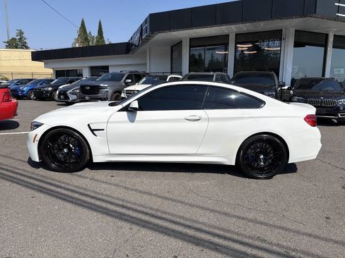 Used 2018 BMW M4 Coupe w/ Competition Package RWD image 3