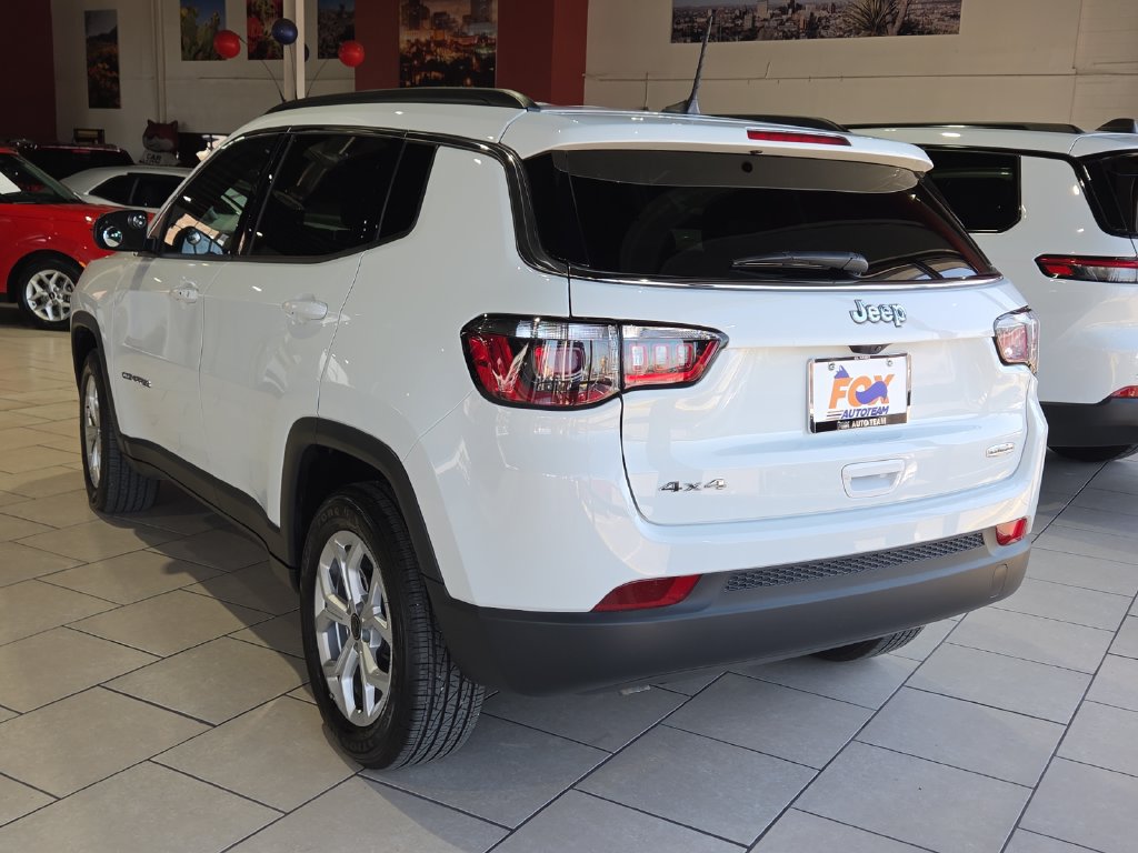 Used 2026 Jeep Compass Latitude AWD/4WD image 3