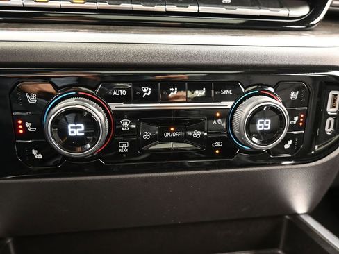 Used 2024 Chevrolet Silverado 1500 LTZ w/ LTZ Premium Package image 32